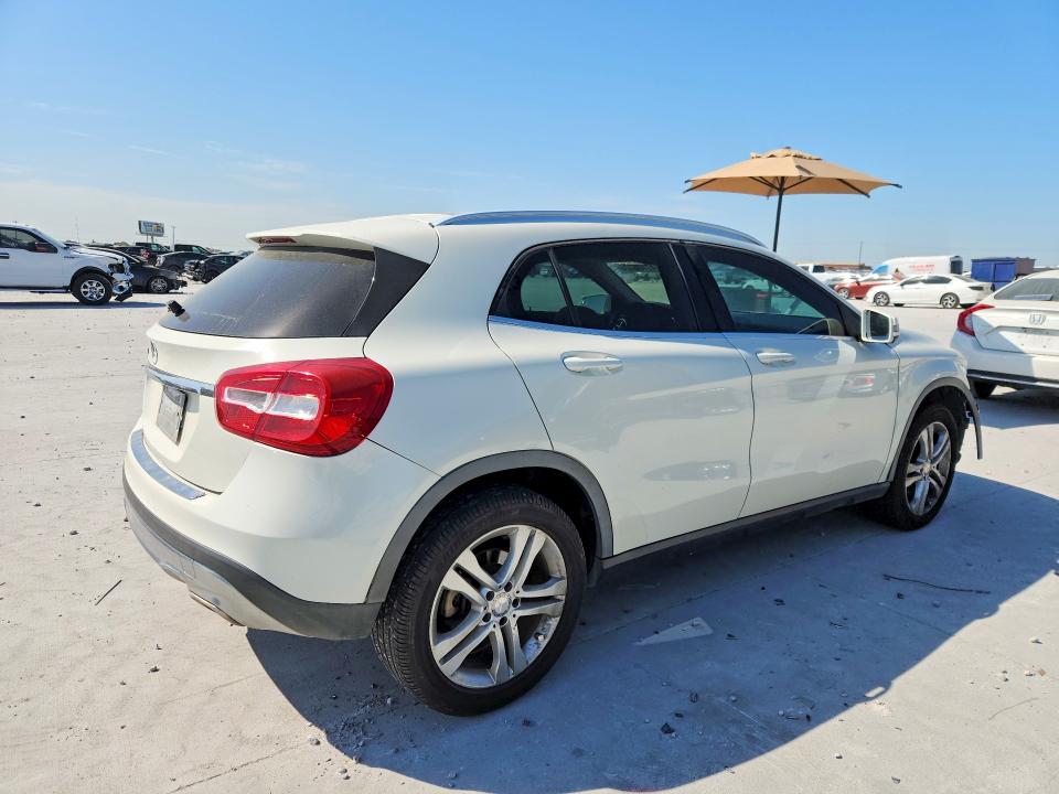47105726 :رقم المزاد ، WDCTG4EB1FJ118730 vin ، 2015 Mercedes-benz Gla مزاد بيع