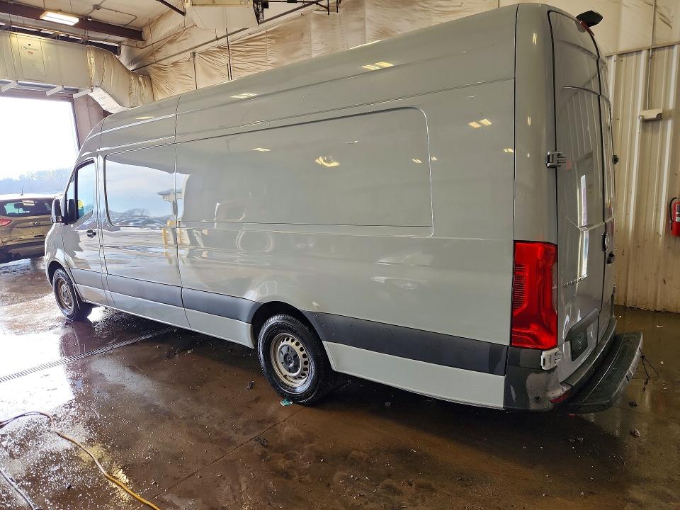 46544786 :رقم المزاد ، W1Y4EDHY9MT075932 vin ، 2021 Mercedes-benz Sprinter مزاد بيع