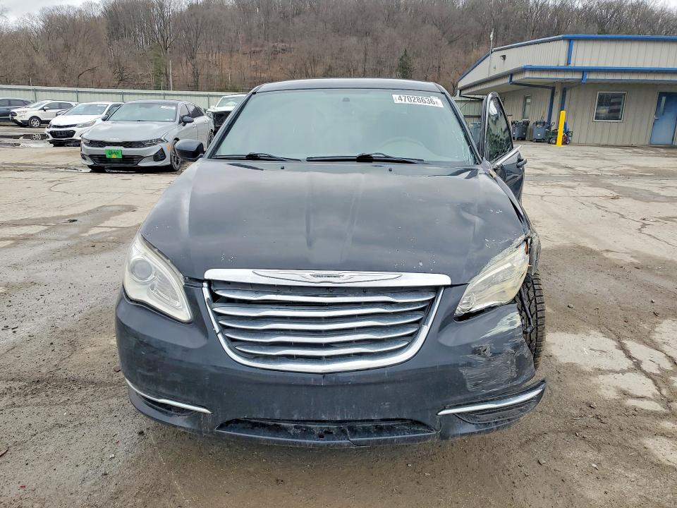 47028636 :رقم المزاد ، 1C3BC1FG6BN550081 vin ، 2011 Chrysler 200 مزاد بيع