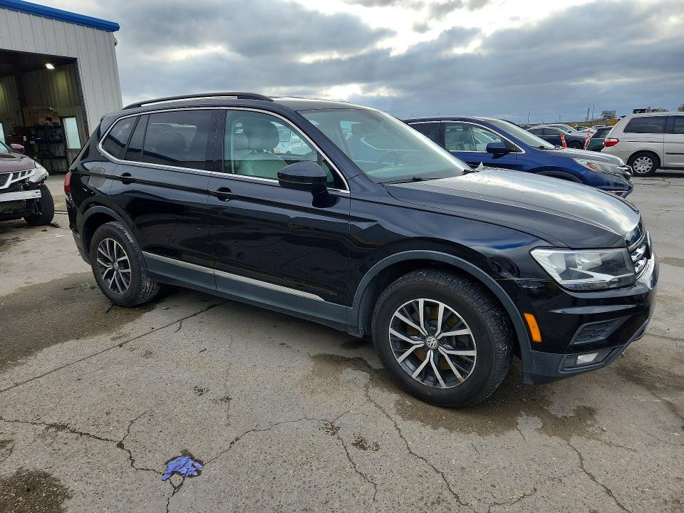 45735106 :رقم المزاد ، 3VV3B7AX1JM033052 vin ، 2018 Volkswagen Tiguan مزاد بيع