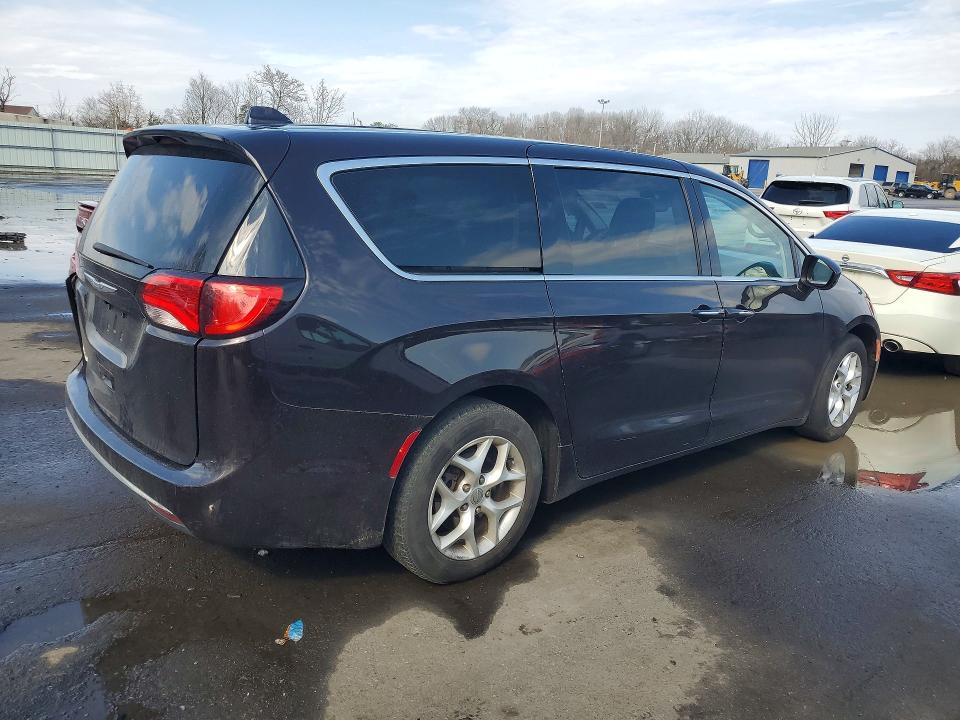 45763776 :رقم المزاد ، 2C4RC1BG9HR788471 vin ، 2017 Chrysler Pacifica مزاد بيع