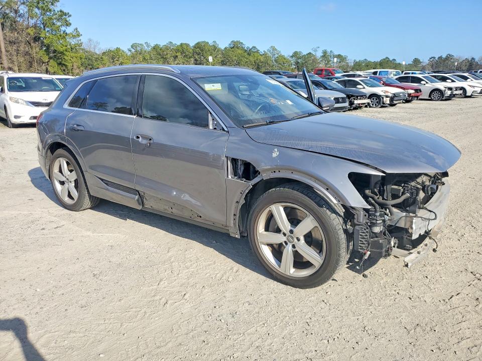 Продажа на аукционе авто 2019 Audi E-tron, vin: WA1VAAGE6KB015517, номер лота: 79705655