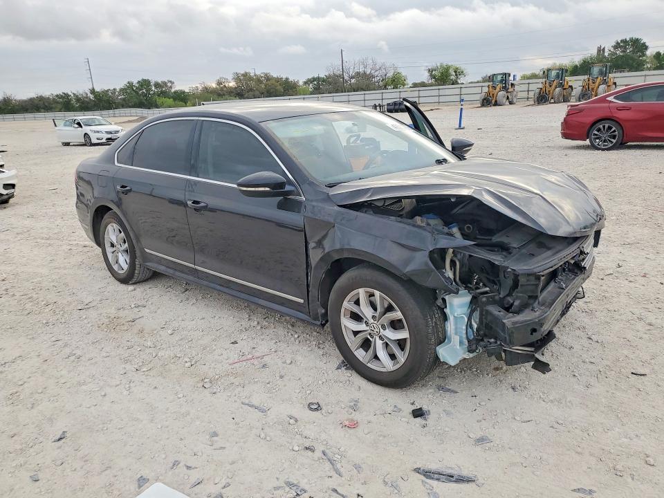 47506956 :رقم المزاد ، 1VWAT7A37HC012005 vin ، 2017 Volkswagen Passat مزاد بيع