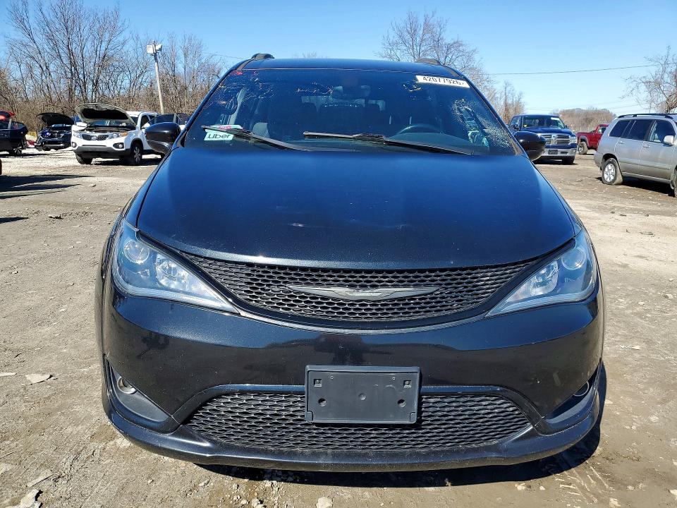 42077926 :رقم المزاد ، 2C4RC1FG3JR263390 vin ، 2018 Chrysler Pacifica مزاد بيع