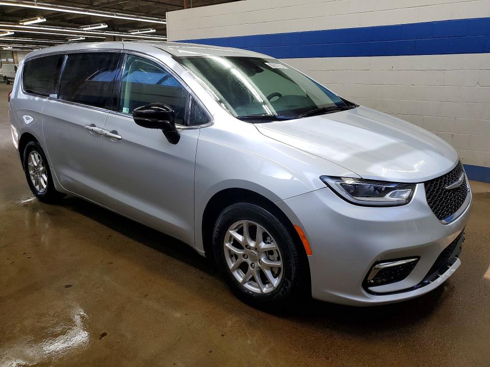 Продажа на аукционе авто 2024 Chrysler Pacifica, vin: 2C4RC1BG3RR134082, номер лота: 79559305