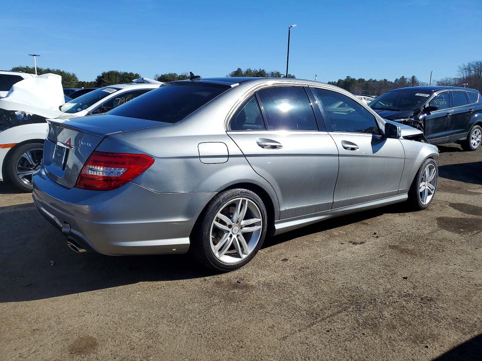 2012 Mercedes Benz C მანქანა იყიდება აუქციონზე, vin: WDDGF8BB1CR201065, აუქციონის ნომერი: 79822695