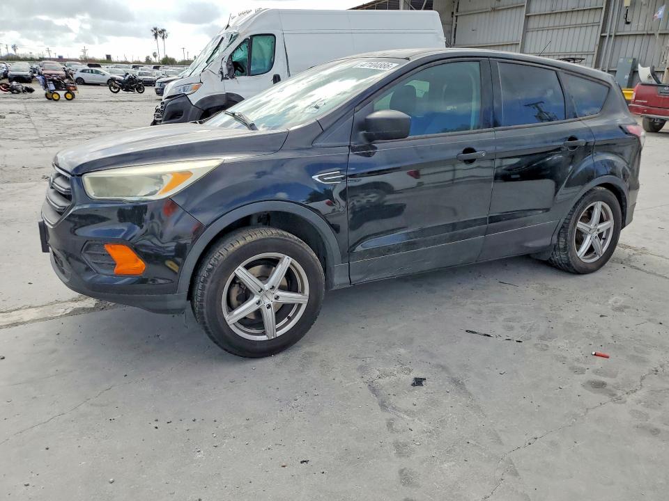 47104886 :رقم المزاد ، 1FMCU0F76HUD28268 vin ، 2017 Ford Escape مزاد بيع