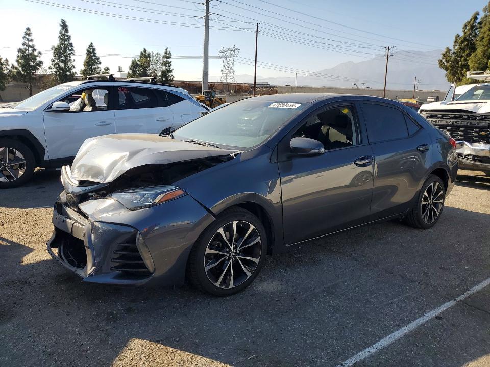 47650436 :رقم المزاد ، 5YFBURHEXJP758565 vin ، 2018 Toyota Corolla مزاد بيع