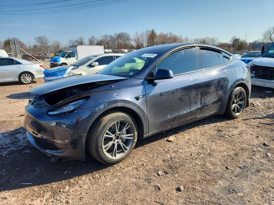 47428436 :رقم المزاد ، 7SAYGAEE6SF296500 vin ، 2025 Tesla Model Y مزاد بيع