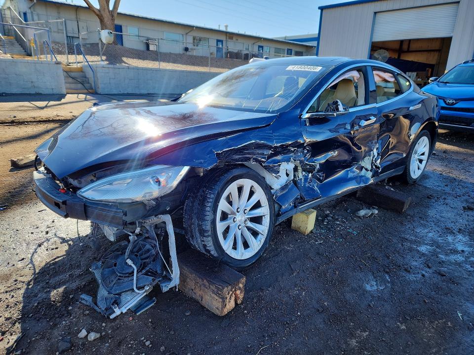 41800406 :رقم المزاد ، 5YJSA1DP0DFP06878 vin ، 2013 Tesla Model S مزاد بيع