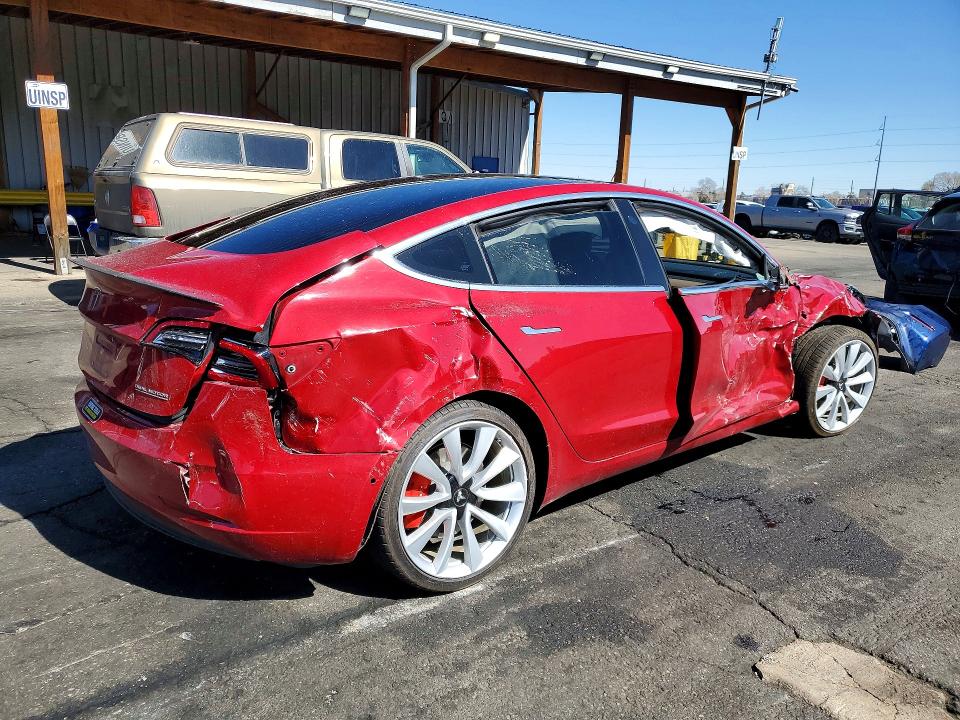 42001756 :رقم المزاد ، 5YJ3E1EB2JF072853 vin ، 2018 Tesla Model 3 مزاد بيع