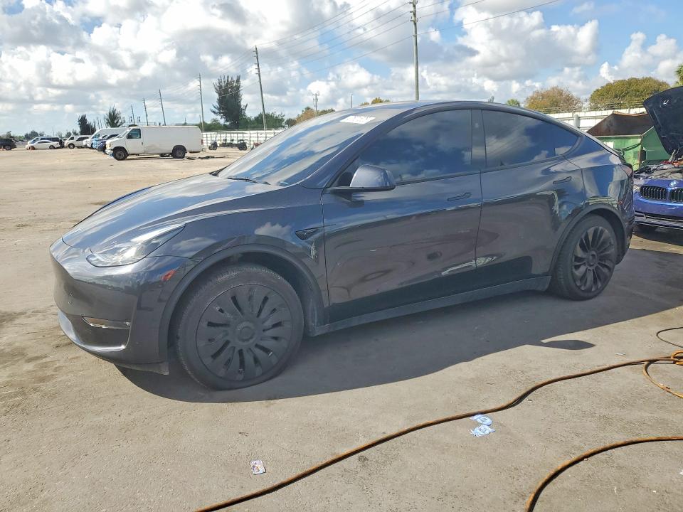 47521526 :رقم المزاد ، 7SAYGAEE7RF052543 vin ، 2024 Tesla Model Y مزاد بيع