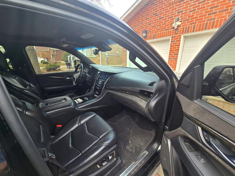 46585076 :رقم المزاد ، 1GYS4DKJXHR168885 vin ، 2017 Cadillac Escalade مزاد بيع
