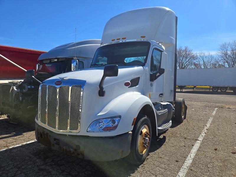 77500855 :رقم المزاد ، 1XPBA48X2GD339570 vin ، 2016 Peterbilt Tractor 579 مزاد بيع