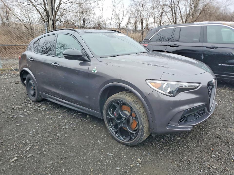 46019956 :رقم المزاد ، ZASPAKEV8P7D67930 vin ، 2023 Alfa Romeo Stelvio مزاد بيع