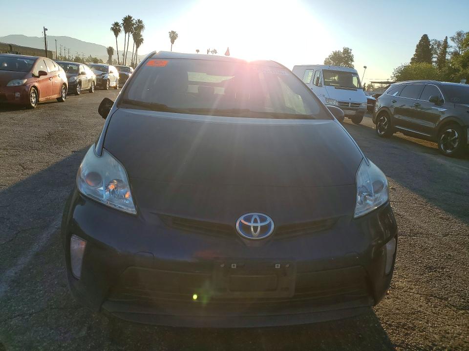 46689756 :رقم المزاد ، JTDKN3DU1F0458454 vin ، 2015 Toyota Prius مزاد بيع