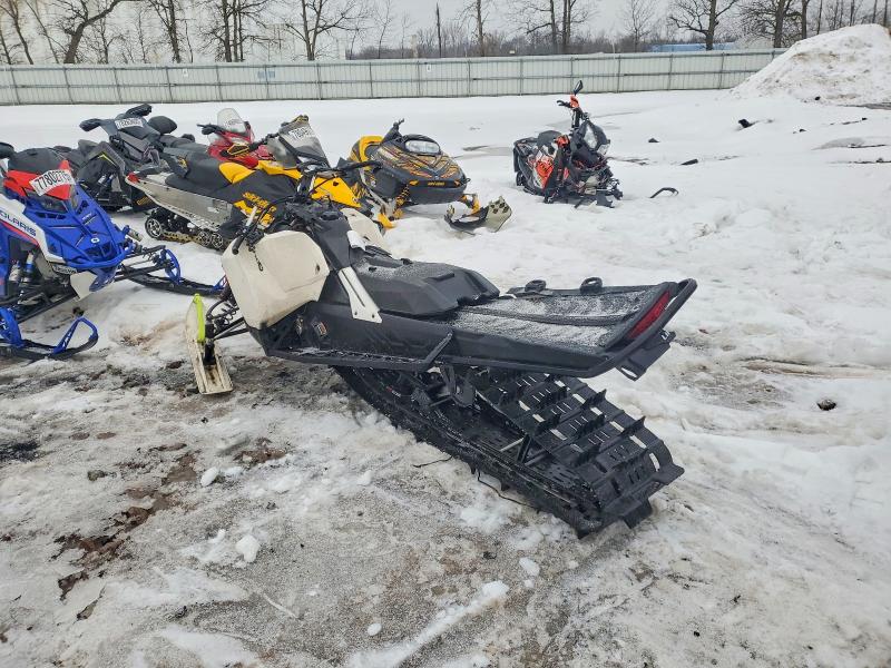 79561595 :رقم المزاد ، 2BPSVHJF8JV000015 vin ، 2018 Ski Doo Freeride 154 S-38 85 مزاد بيع