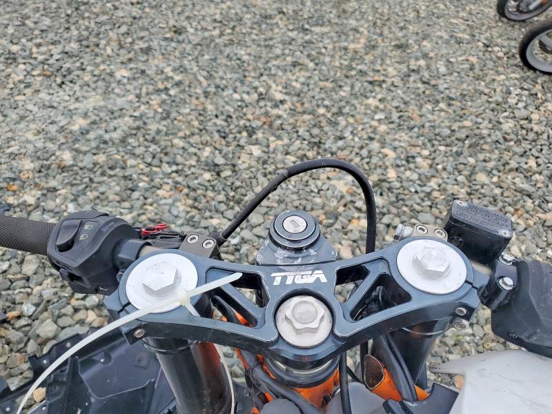 48173406 :رقم المزاد ، MD2JYJ404FC215590 vin ، 2015 Ktm 390 مزاد بيع