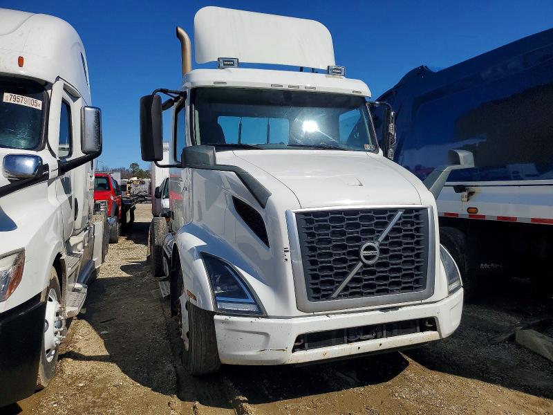 Продажа на аукционе авто 2019 Volvo Vnr, vin: 4V4W19DF2KN217893, номер лота: 79583875