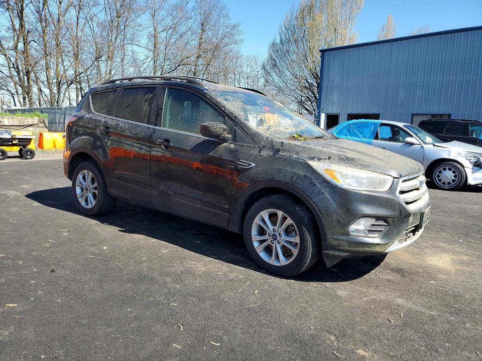 46957736 :رقم المزاد ، 1FMCU9GD8JUA86811 vin ، 2018 Ford Escape مزاد بيع