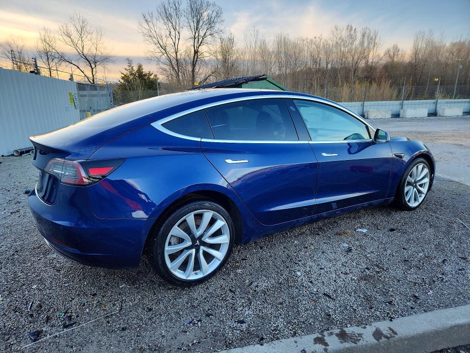 2018 Tesla Model 3 მანქანა იყიდება აუქციონზე, vin: 5YJ3E1EB0JF054786, აუქციონის ნომერი: 45843416