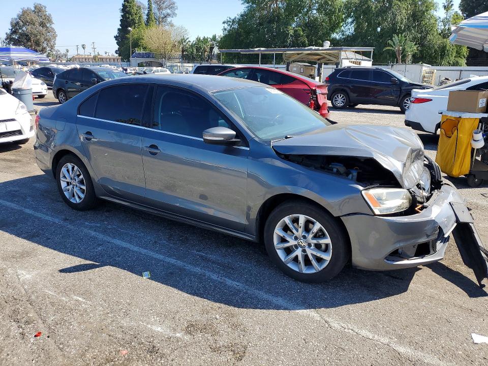 45518876 :رقم المزاد ، 3VWD17AJ7EM425232 vin ، 2014 Volkswagen Jetta مزاد بيع