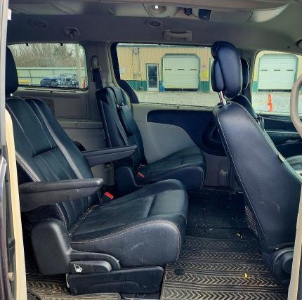 77216045 :رقم المزاد ، 2C4RC1BG1FR562552 vin ، 2015 Chrysler Town & Country مزاد بيع