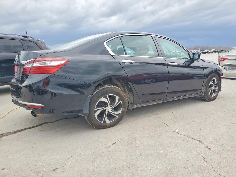 Aukcja sprzedaży 2017 Honda Accord, vin: 1HGCR2F37HA135824, numer aukcji: 52318576