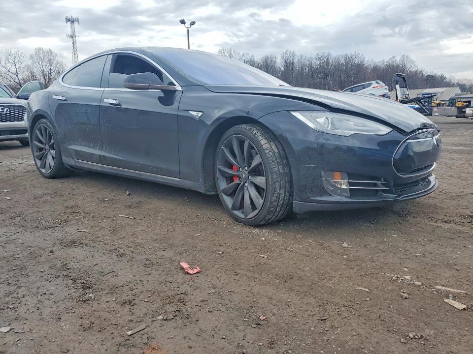 2015 Tesla Model S მანქანა იყიდება აუქციონზე, vin: 5YJSA1E43FF118352, აუქციონის ნომერი: 41742736