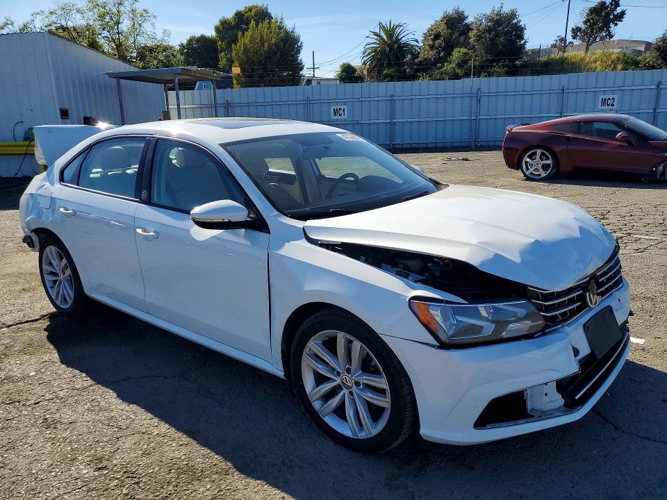 47328606 :رقم المزاد ، 1VWLA7A34KC010069 vin ، 2019 Volkswagen Passat مزاد بيع
