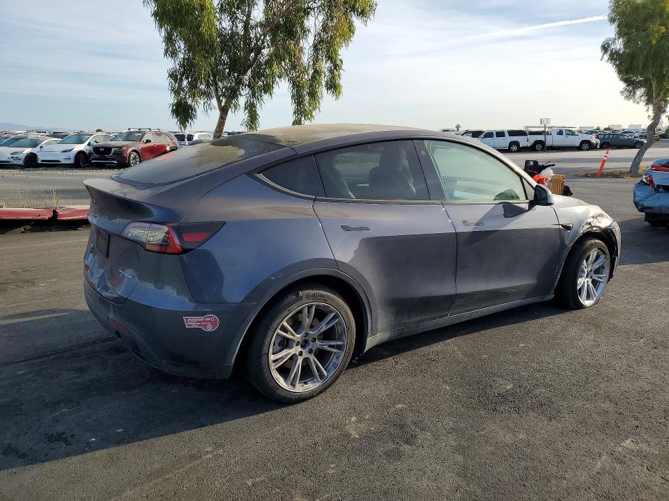 Продаж на аукціоні авто 2023 Tesla Model Y, vin: 7SAYGDEEXPF647479, номер лоту: 75580915