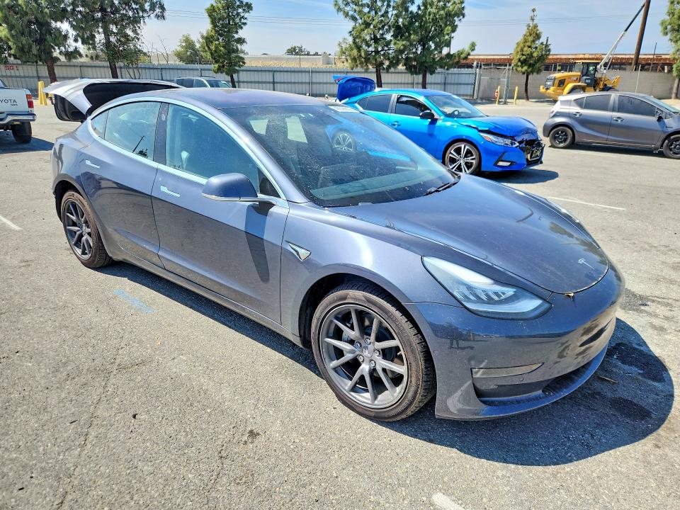 46396006 :رقم المزاد ، 5YJ3E1EB7JF114370 vin ، 2018 Tesla Model 3 مزاد بيع