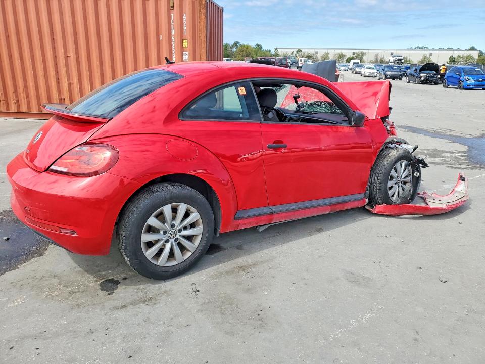 46165526 :رقم المزاد ، 3VWF17AT3HM628956 vin ، 2017 Volkswagen Beetle مزاد بيع