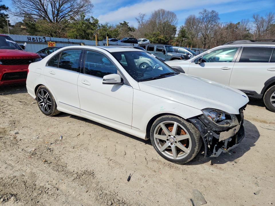 Продажа на аукционе авто 2014 Mercedes-benz C, vin: WDDGF8ABXEG232055, номер лота: 45512546