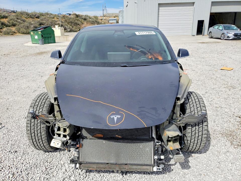 41717966 :رقم المزاد ، 5YJ3E1EB8JF119318 vin ، 2018 Tesla Model 3 مزاد بيع