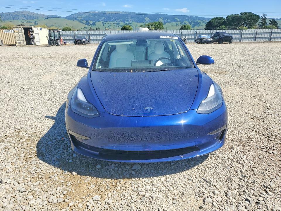 46224686 :رقم المزاد ، 5YJ3E1EC4NF122392 vin ، 2022 Tesla Model 3 مزاد بيع