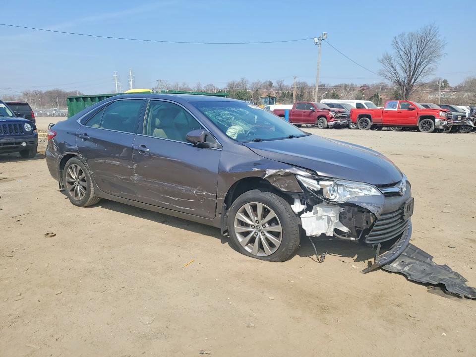47289516 :رقم المزاد ، 4T1BF1FK5FU878056 vin ، 2015 Toyota Camry مزاد بيع