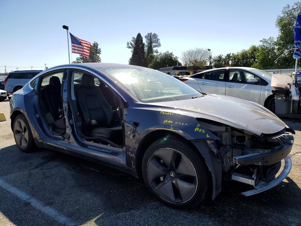 Продажа на аукционе авто 2019 Tesla Model 3, vin: 5YJ3E1EB3KF205556, номер лота: 79968425
