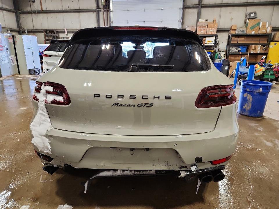 46001196 :رقم المزاد ، WP1AG2A50JLB60013 vin ، 2018 Porsche Macan مزاد بيع