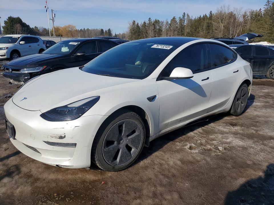 76713245 :رقم المزاد ، 5YJ3E1EA1NF151556 vin ، 2022 Tesla Model 3 مزاد بيع