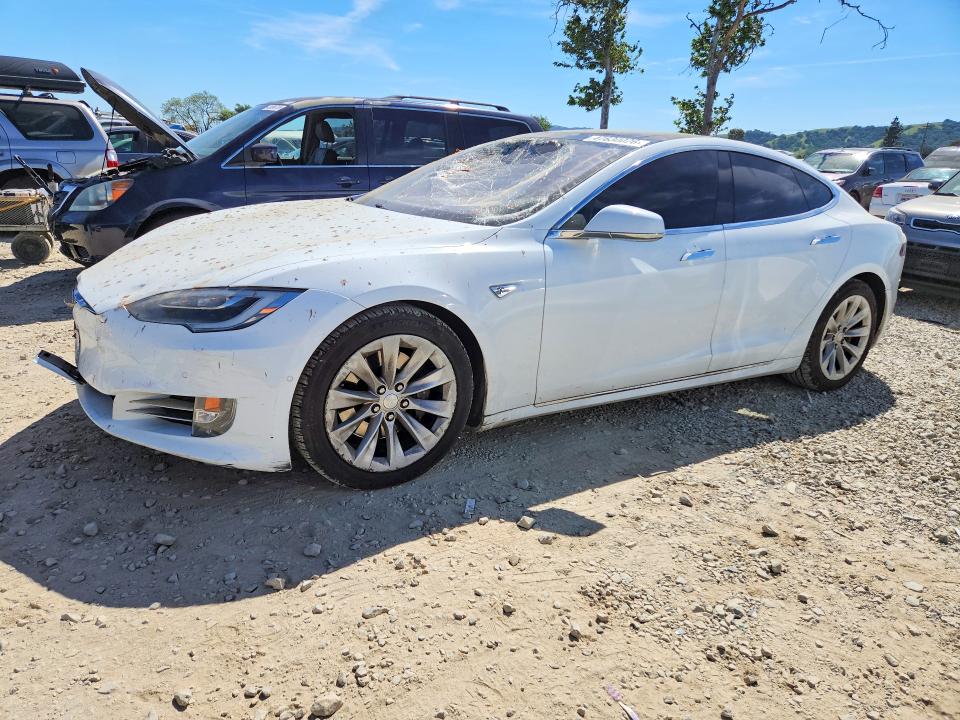 47630026 :رقم المزاد ، 5YJSA1E20GF141006 vin ، 2016 Tesla Model S مزاد بيع
