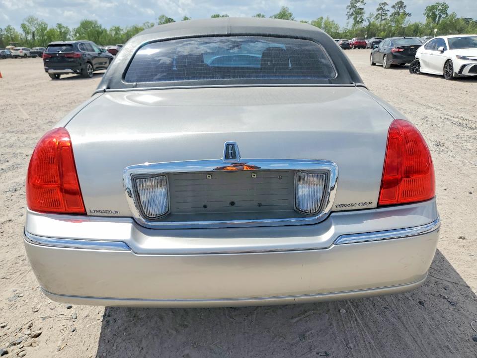 47537436 :رقم المزاد ، 1LNHM82V16Y637239 vin ، 2006 Linc Town Car مزاد بيع