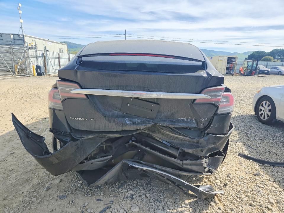 2018 Tesla Model X მანქანა იყიდება აუქციონზე, vin: 5YJXCAE27JF117826, აუქციონის ნომერი: 41907176