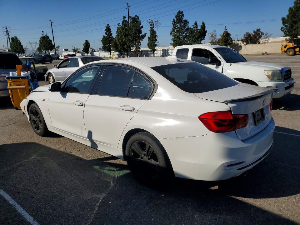 41811616 :رقم المزاد ، WBA8E9G50GNT42455 vin ، 2016 Bmw 328 مزاد بيع