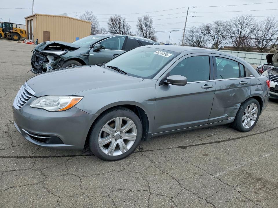 46767896 :رقم المزاد ، 1C3BC1FG9BN613061 vin ، 2011 Chrysler 200 مزاد بيع