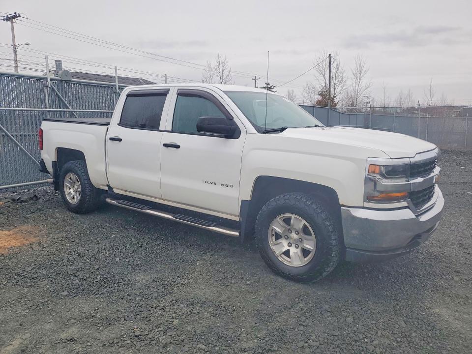 48387006 :رقم المزاد ، 3GCUKNEC8JG588223 vin ، 2018 Chevrolet Silverado مزاد بيع