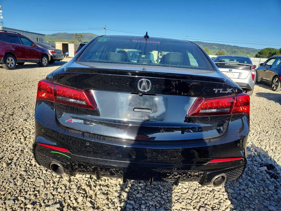 41939216 :رقم المزاد ، 19UUB2F61JA000119 vin ، 2018 Acura Tlx مزاد بيع