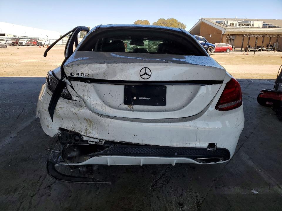 46960146 :رقم المزاد ، 55SWF4JB0FU090419 vin ، 2015 Mercedes-benz C مزاد بيع