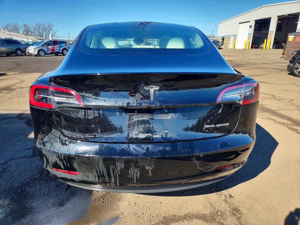 41730086 :رقم المزاد ، 5YJ3E1EB3JF099155 vin ، 2018 Tesla Model 3 مزاد بيع