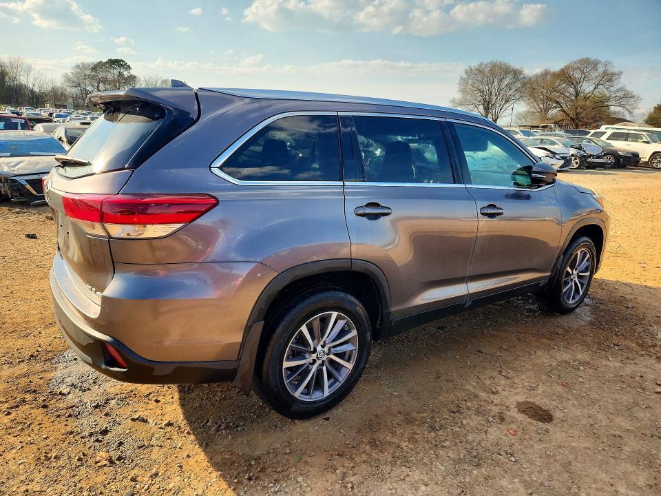 41790586 :رقم المزاد ، 5TDJZRFH0KS717221 vin ، 2019 Toyota Highlander مزاد بيع